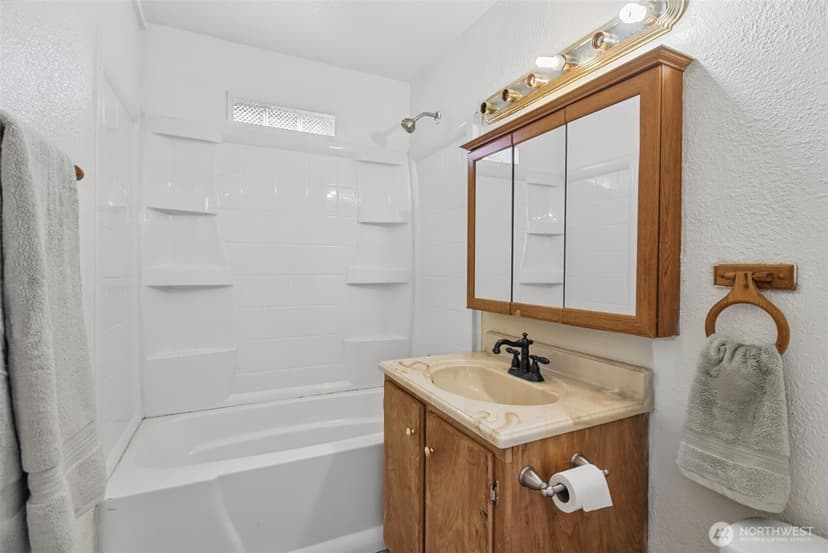 Property photo for 2210 E Harrison Street, Tacoma photo 8