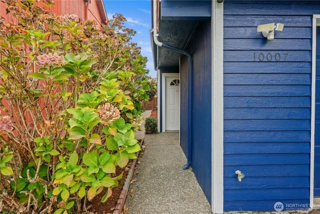 Property photo for 10007 20th Avenue SW, Seattle photo 4
