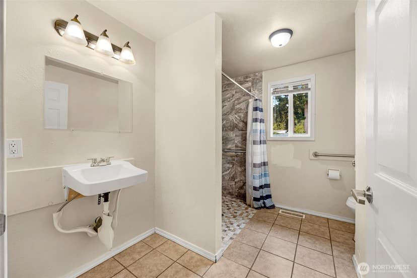 Property photo for 4209 191st Street SW, Lynnwood photo 17