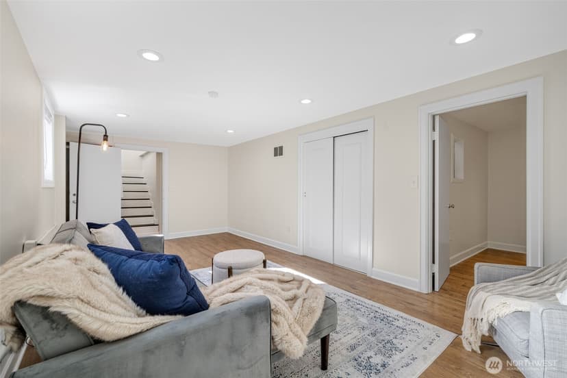 Property photo for 8007 Wallingford Avenue N, Seattle photo 14