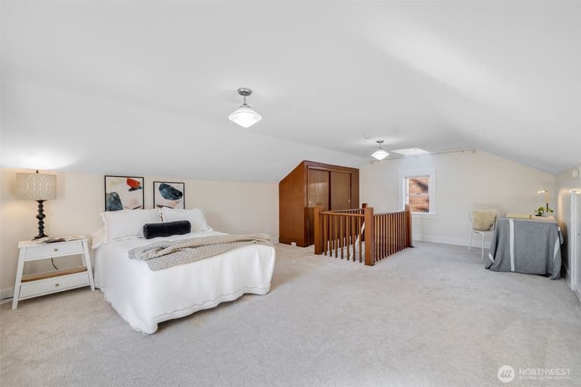 Property photo for 8007 Wallingford Avenue N, Seattle photo 11