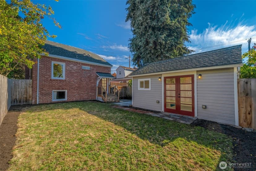Property photo for 8007 Wallingford Avenue N, Seattle photo 24