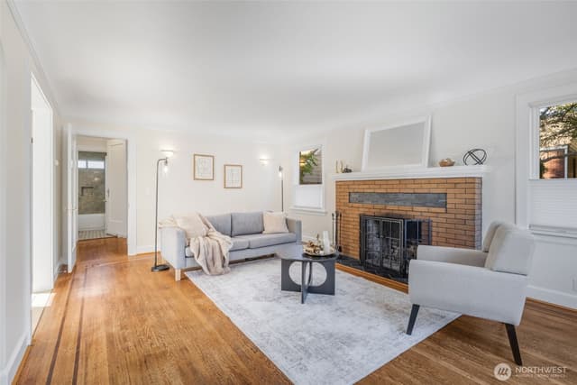 Property photo for 8007 Wallingford Avenue N, Seattle photo 3