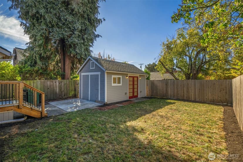 Property photo for 8007 Wallingford Avenue N, Seattle photo 25