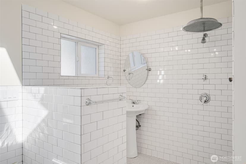 Property photo for 8007 Wallingford Avenue N, Seattle photo 23
