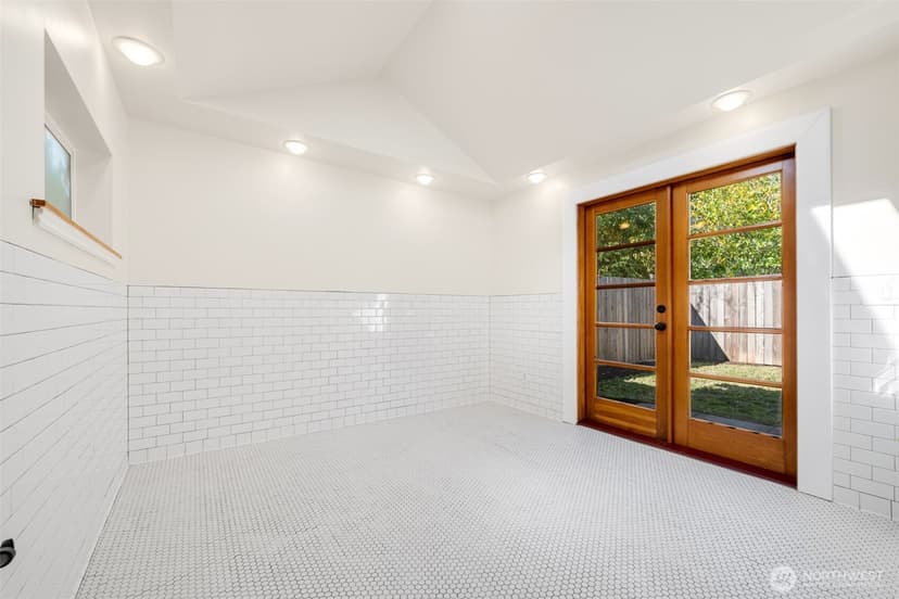 Property photo for 8007 Wallingford Avenue N, Seattle photo 22