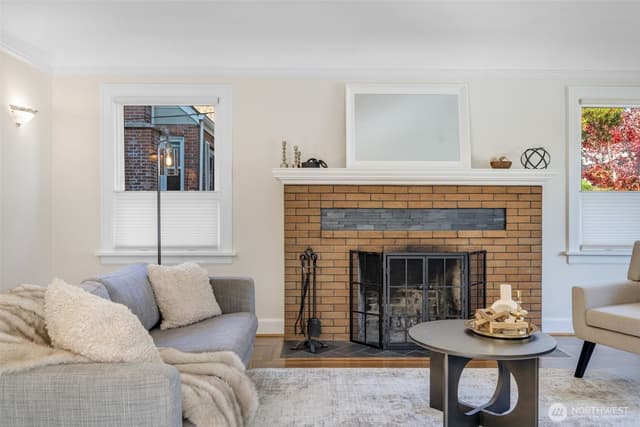 Property photo for 8007 Wallingford Avenue N, Seattle photo 4