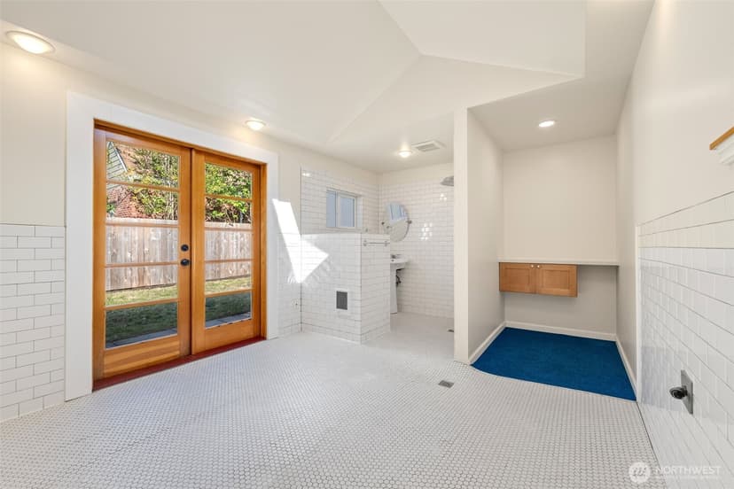 Property photo for 8007 Wallingford Avenue N, Seattle photo 21