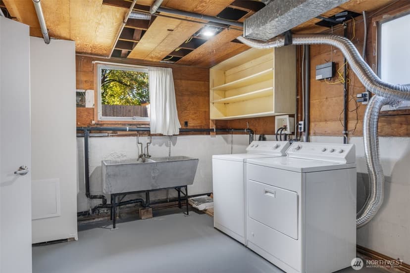 Property photo for 8007 Wallingford Avenue N, Seattle photo 18