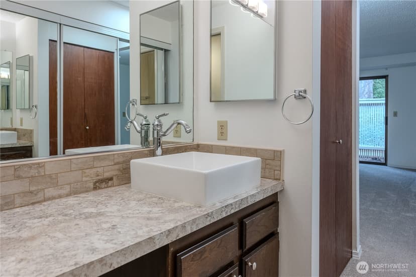 Property photo for 9904 NE 124th Street #1005, Kirkland photo 23