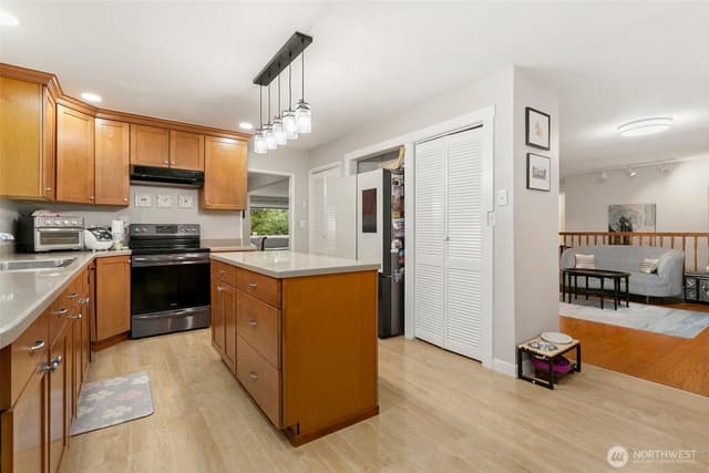 Property photo for 25806 SE 192nd Street, Maple Valley photo 5