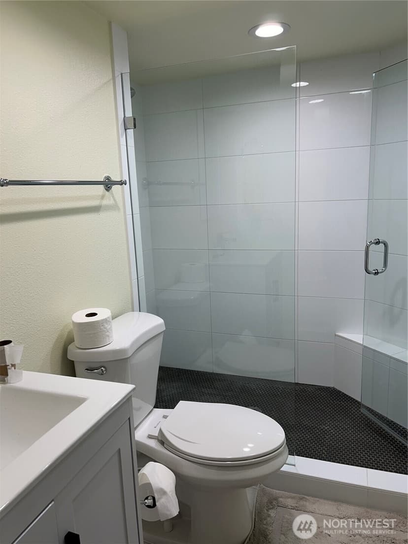Property photo for 6507 58th Avenue NE, Seattle photo 11