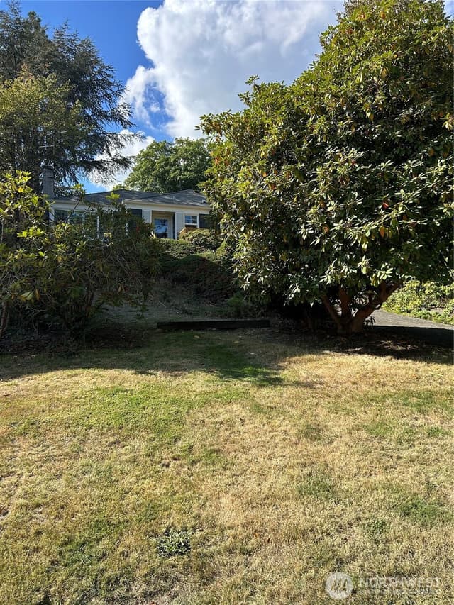 Property photo for 6507 58th Avenue NE, Seattle photo 2