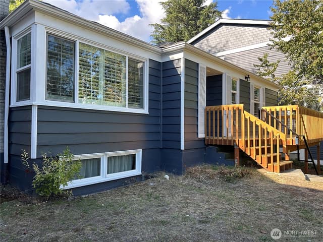 Property photo for 6507 58th Avenue NE, Seattle photo 3