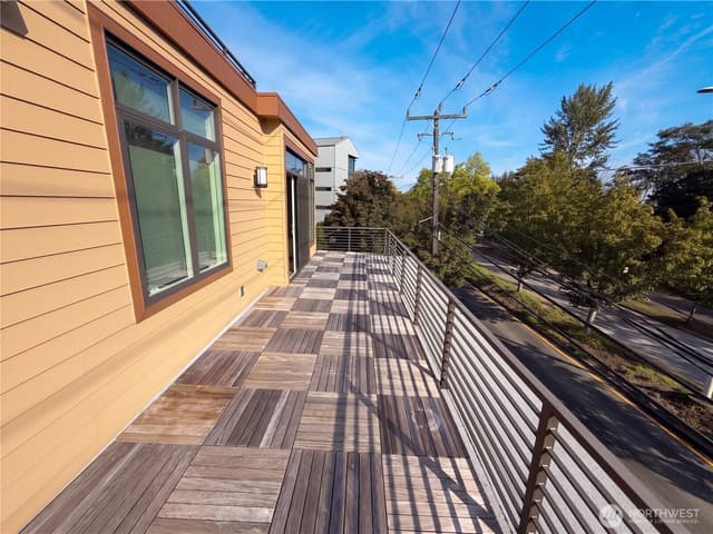 Property photo for 3009 Harbor Avenue SW, Seattle photo 5