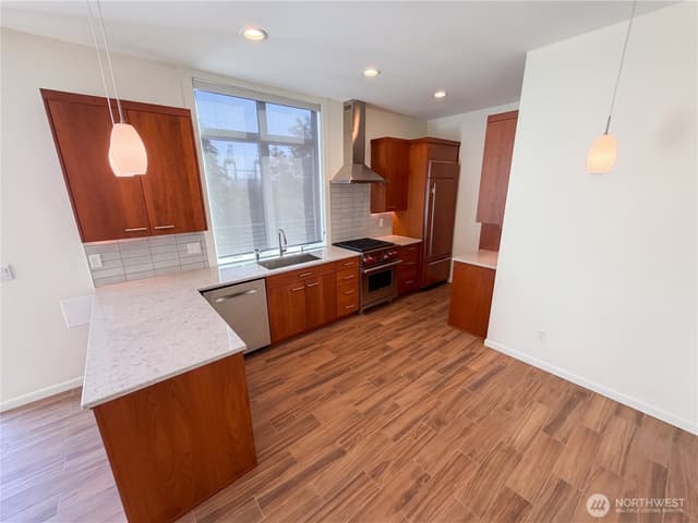 Property photo for 3009 Harbor Avenue SW, Seattle photo 2