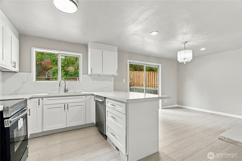 Property photo for 16135 Densmore Ave N, Shoreline photo 10
