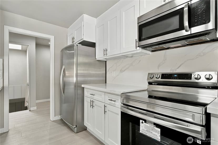 Property photo for 16135 Densmore Ave N, Shoreline photo 9
