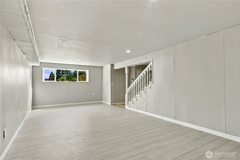 Property photo for 16135 Densmore Ave N, Shoreline photo 21