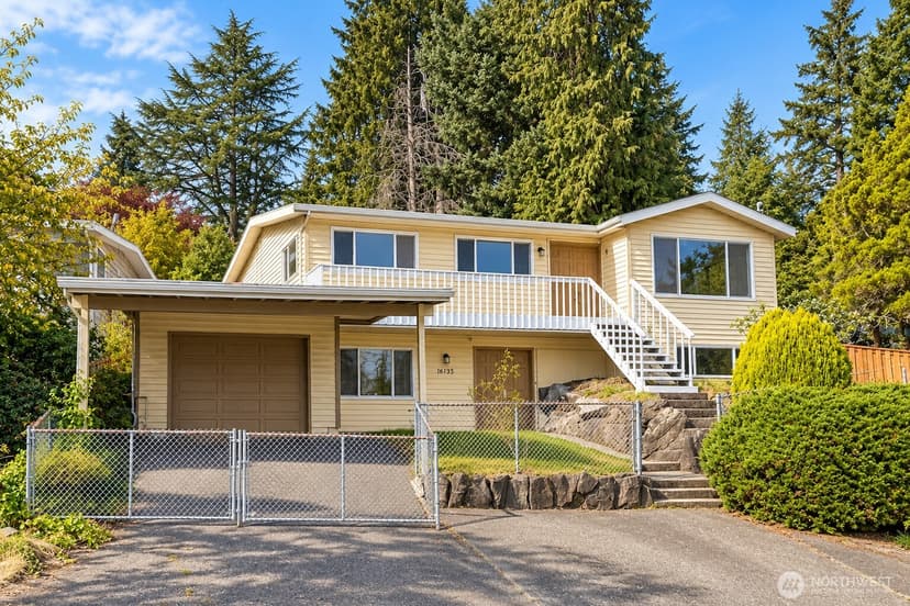 Property photo for 16135 Densmore Ave N, Shoreline photo 2