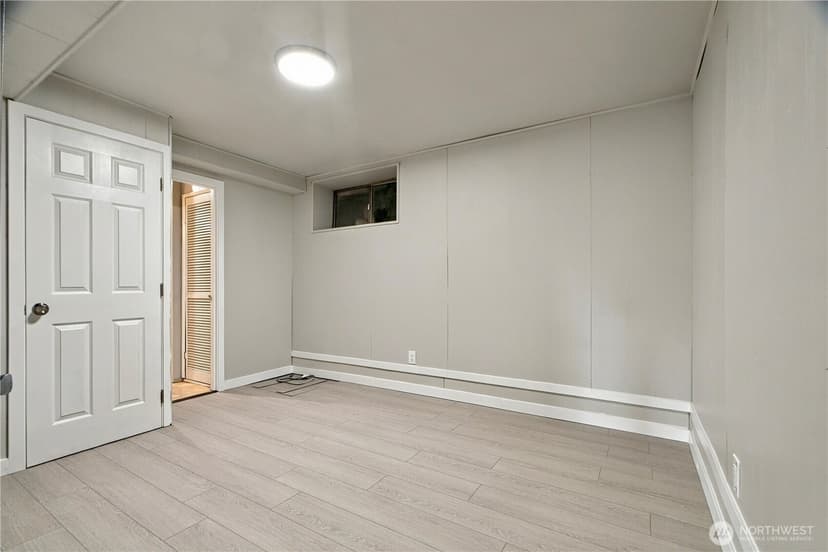 Property photo for 16135 Densmore Ave N, Shoreline photo 28