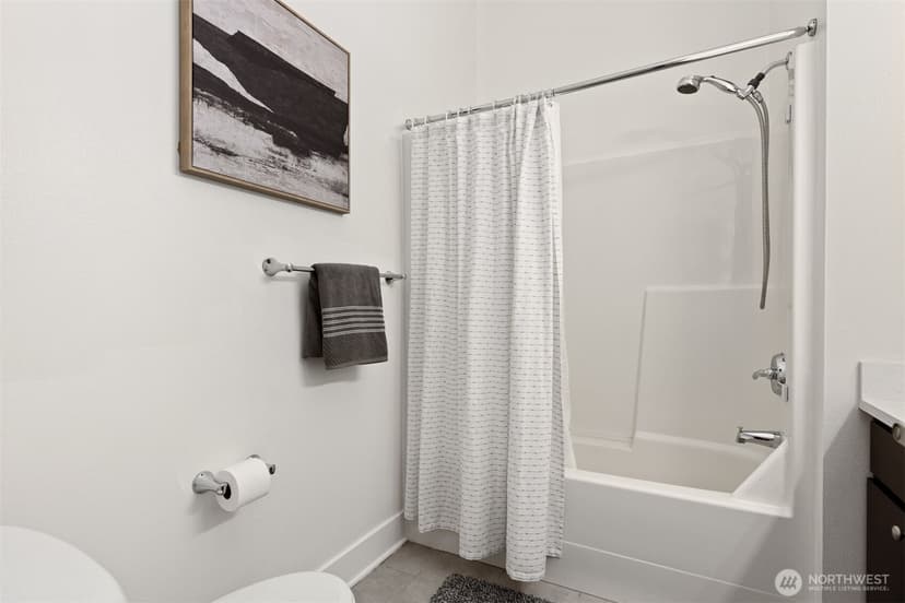 Property photo for 810 N 145th Lane, Shoreline photo 16