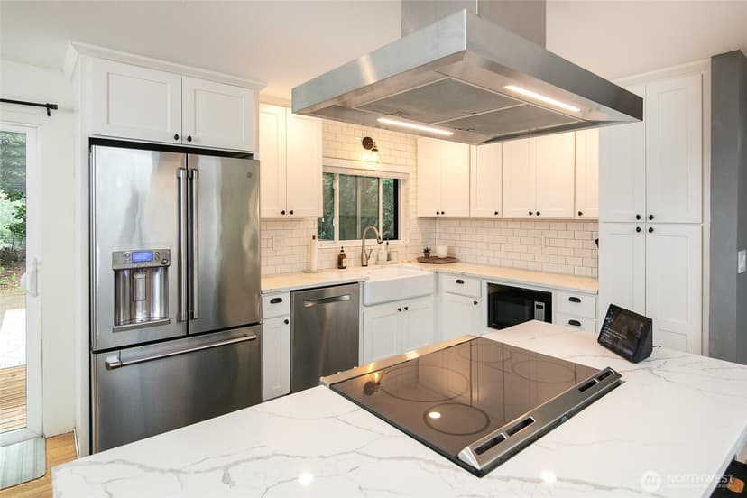 Property photo for 18910 71st Avenue NE, Kenmore photo 8