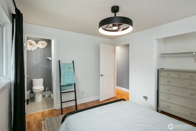 Property photo for 18910 71st Avenue NE, Kenmore photo 7