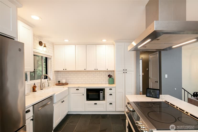 Property photo for 18910 71st Avenue NE, Kenmore photo 9