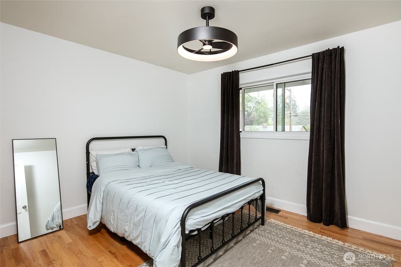 Property photo for 18910 71st Avenue NE, Kenmore photo 5