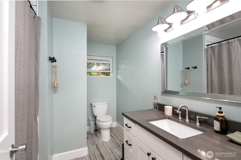 Property photo for 18910 71st Avenue NE, Kenmore photo 3