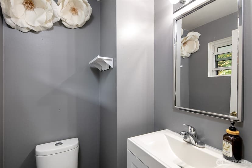 Property photo for 18910 71st Avenue NE, Kenmore photo 6
