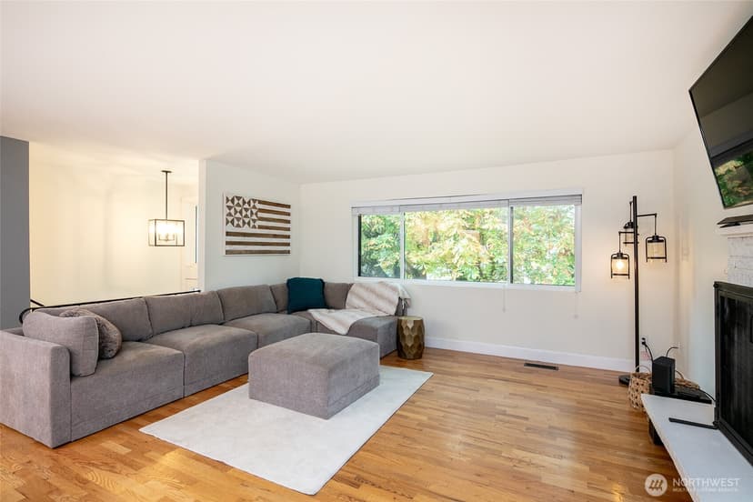 Property photo for 18910 71st Avenue NE, Kenmore photo 12
