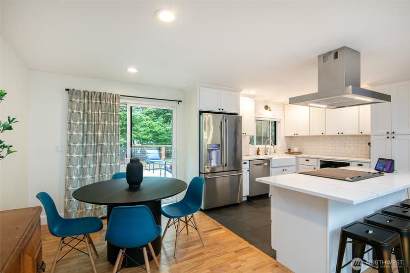 Property photo for 18910 71st Avenue NE, Kenmore photo 11