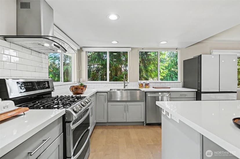 Property photo for 14023 SE 60th Street, Bellevue photo 11
