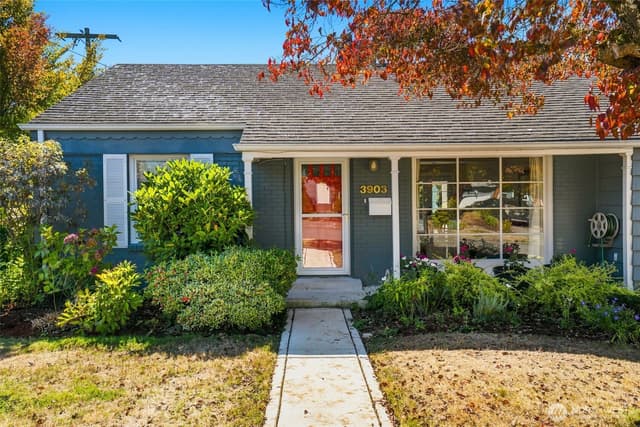 Property photo for 3903 SW Rose Street, Seattle photo 2