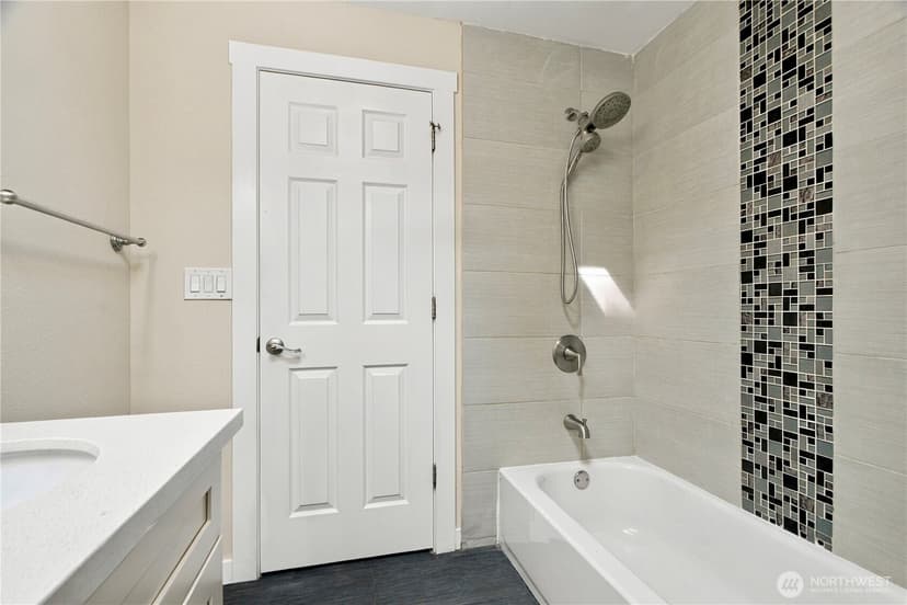 Property photo for 12613 93rd Place NE, Kirkland photo 16
