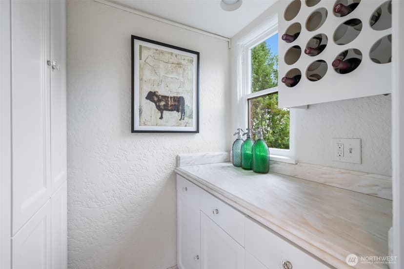 Property photo for 1107 7th Avenue W, Seattle photo 16