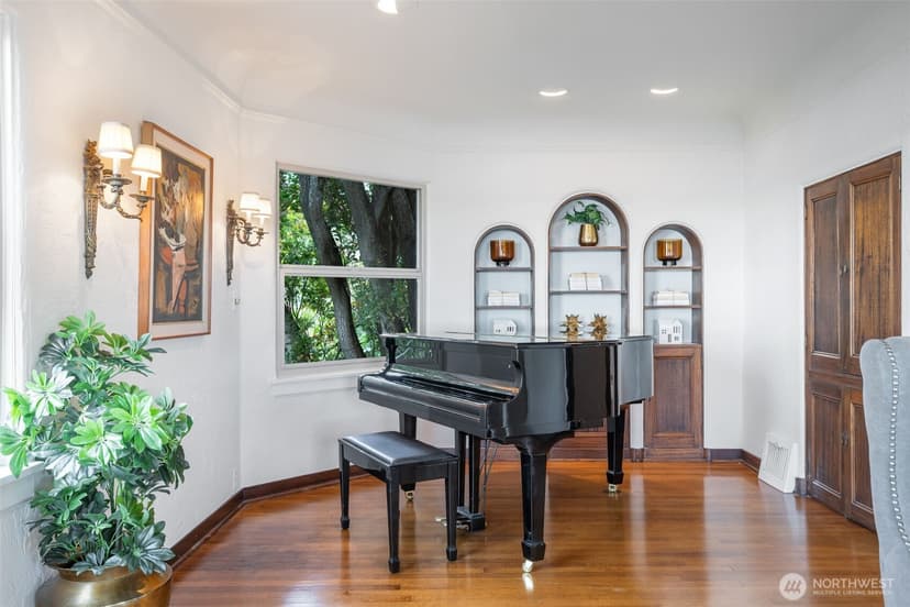 Property photo for 1107 7th Avenue W, Seattle photo 6