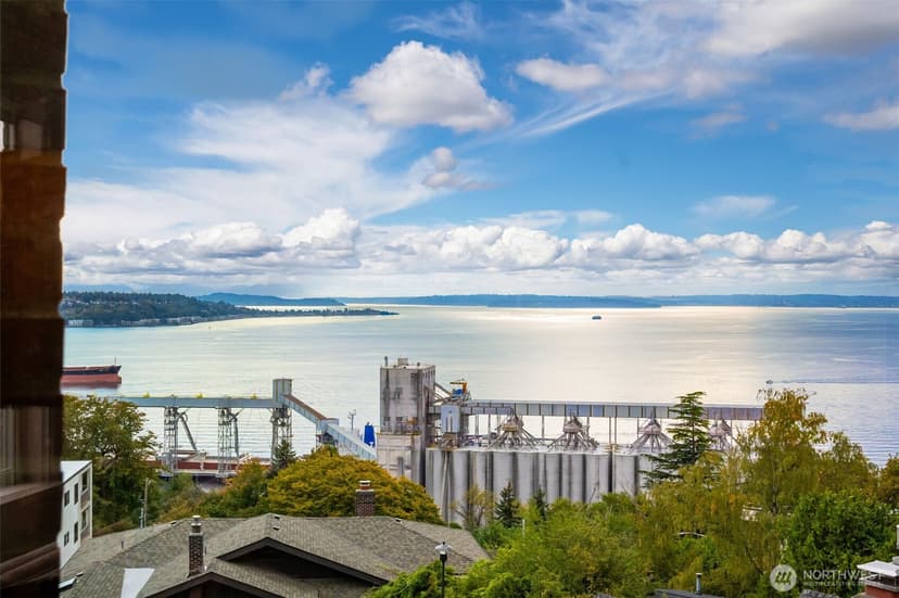 Property photo for 1107 7th Avenue W, Seattle photo 8