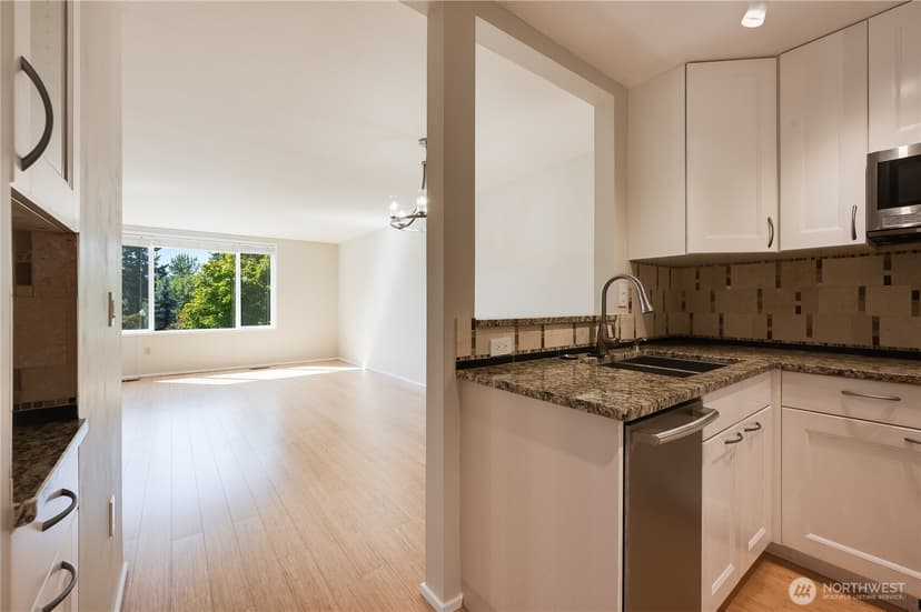 Property photo for 4152 Providence Point Drive SE #104, Issaquah photo 8