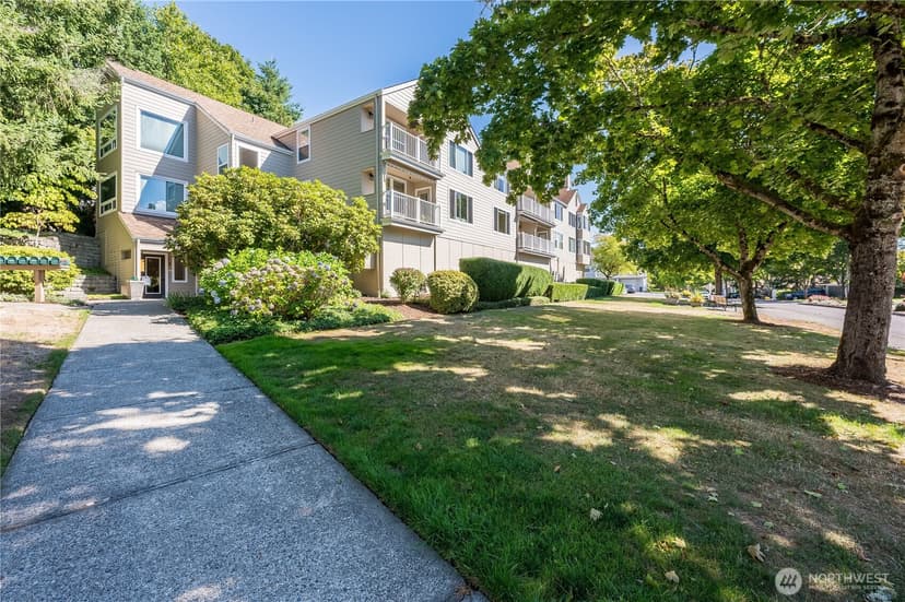 Property photo for 4152 Providence Point Drive SE #104, Issaquah photo 2