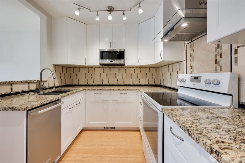 Property photo for 4152 Providence Point Drive SE #104, Issaquah photo 7