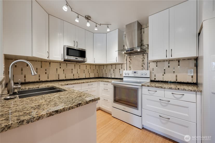Property photo for 4152 Providence Point Drive SE #104, Issaquah photo 5
