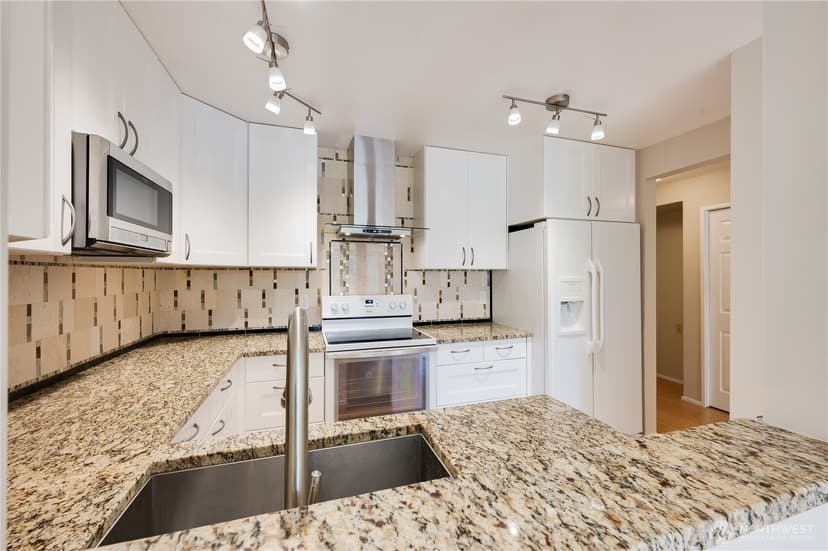 Property photo for 4152 Providence Point Drive SE #104, Issaquah photo 6