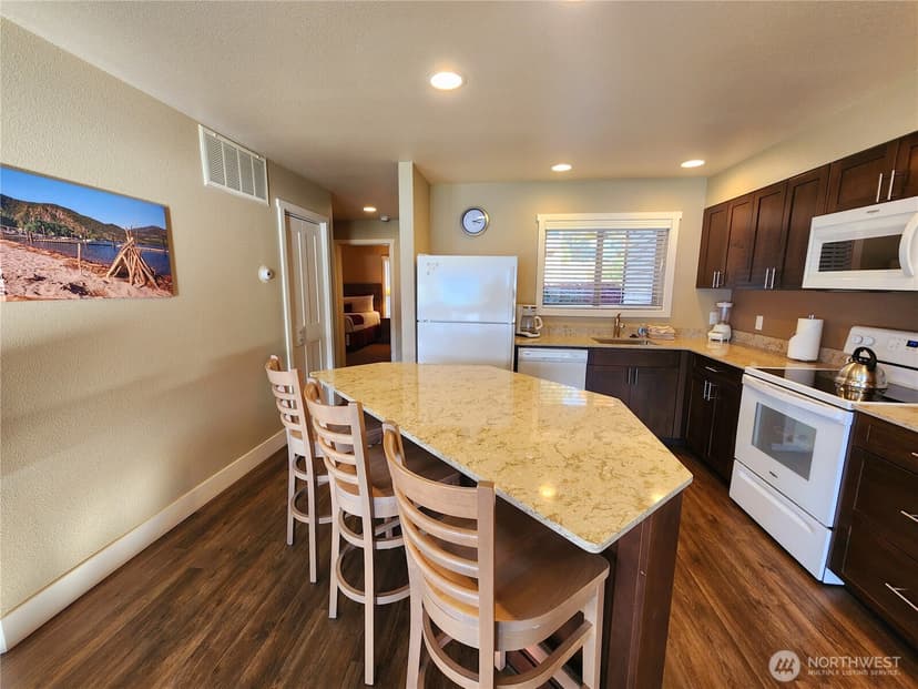 Property photo for 1 Lakeside 704-D, Manson photo 9