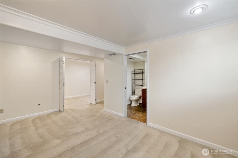 Property photo for 15062 SE 44th Street, Bellevue photo 13