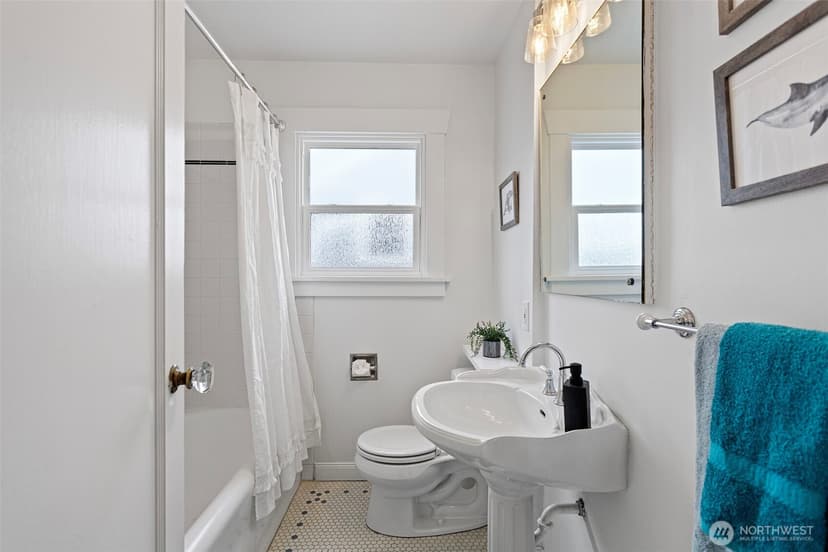 Property photo for 6228 26th Avenue NE, Seattle photo 14