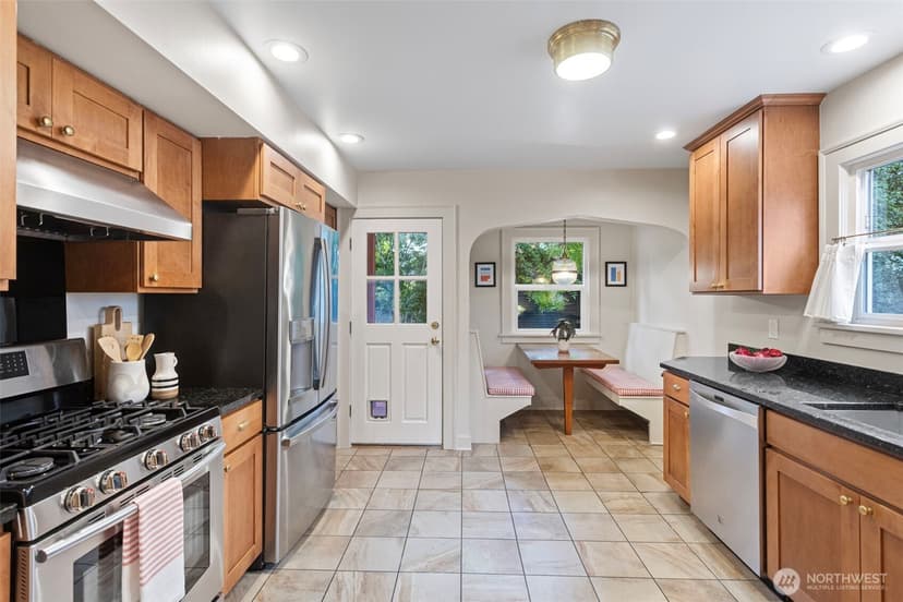 Property photo for 6228 26th Avenue NE, Seattle photo 9