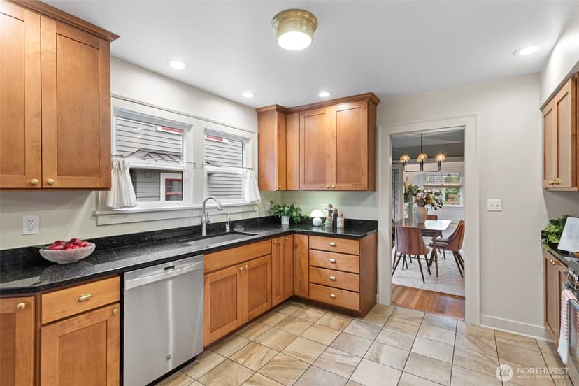 Property photo for 6228 26th Avenue NE, Seattle photo 10